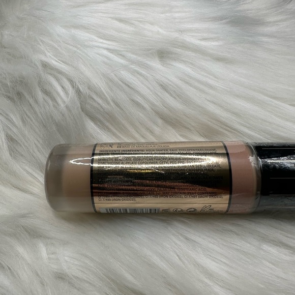 🩵3/$10 Revolution Conceal & Glow Foundation - Warm Tan - Picture 6 of 7